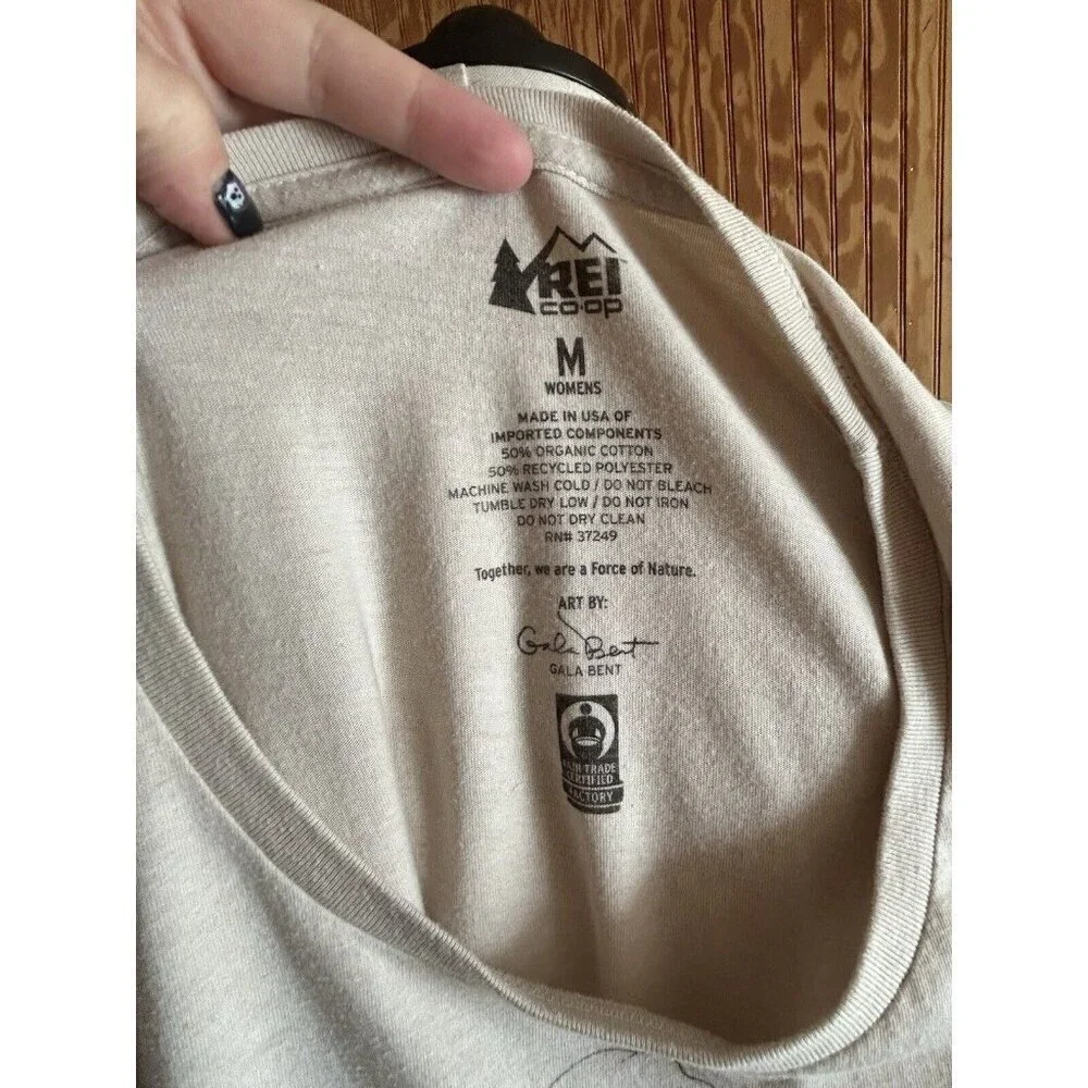 REI Co-Op Womens Graphic Tee Gala Bent Abstract Art Crewneck‎ Size M Biege